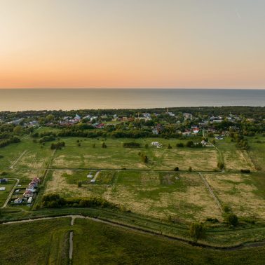 Działki Baltic Garden w Dźwirzynie z widokiem na Morze Bałtyckie o zachodzie słońca